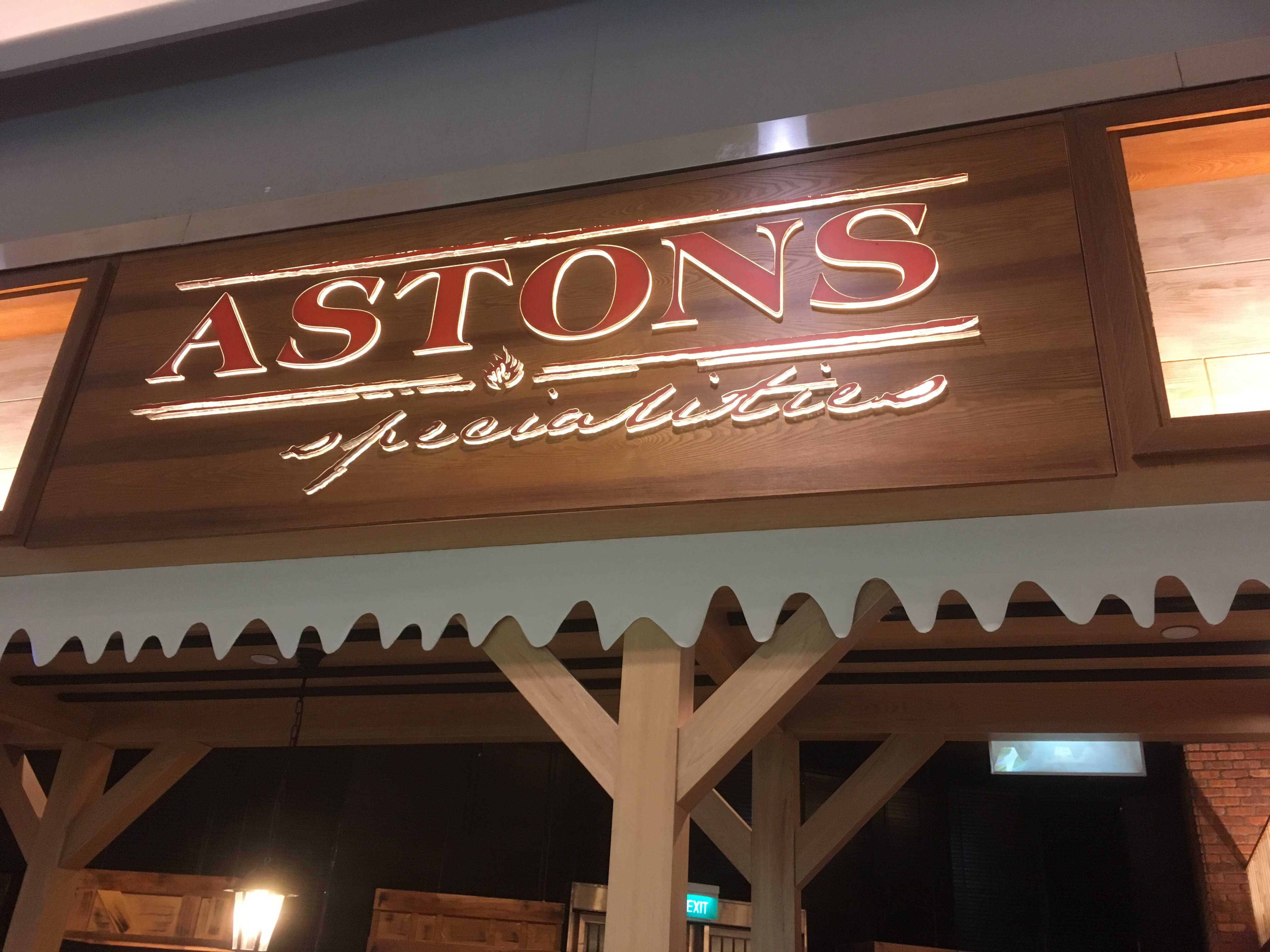 astonsアストンズ外観